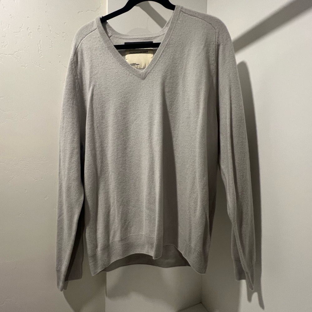 Frenckenberger Cashmere V-Neck Sweater in Light Grey
